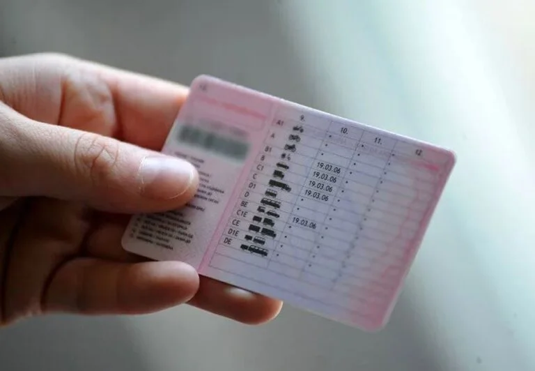 Kupiti Vozačku Dozvolu